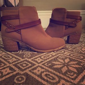 NEVER WON Tan Michael Antonio Ankle Booties
